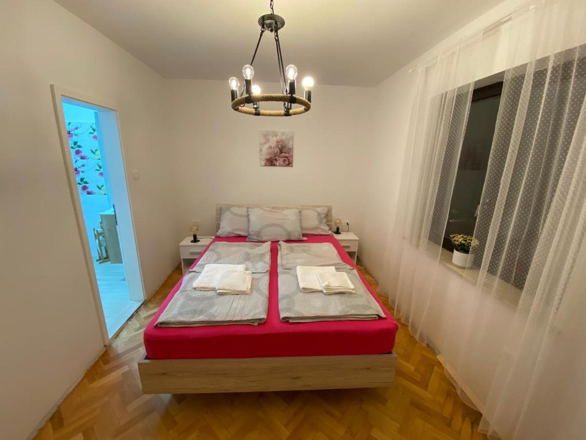 Sobe Kaki In Kivi Hostel Izola Luaran gambar